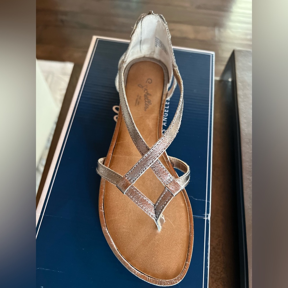 Pewter color Seychelles sandals size 6.